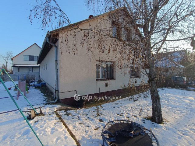 Eladó családi ház, Szigetszentmiklóson 129.9 M Ft, 6+1 szobás