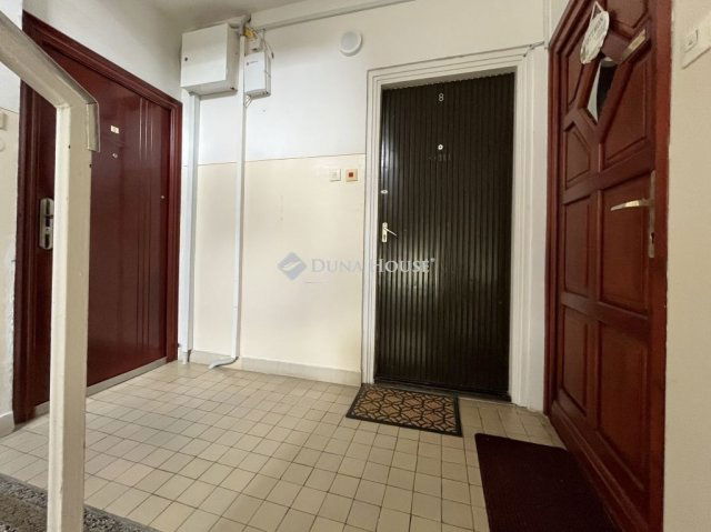 Eladó panellakás, Pakson 38.7 M Ft, 2 szobás