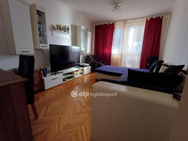 Eladó panellakás, Nyíregyházán 38.5 M Ft, 2 szobás