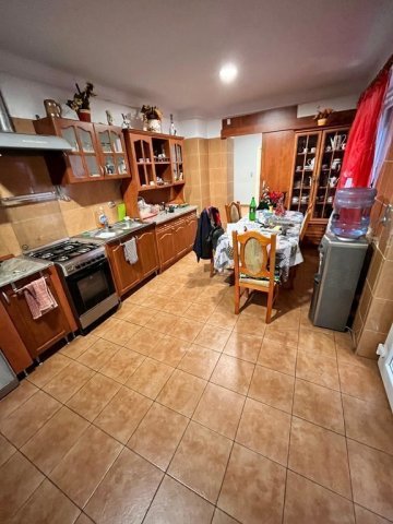 Eladó ikerház, Dunaújvárosban 84 M Ft, 3 szobás