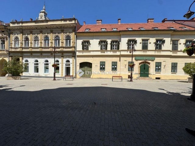 Eladó téglalakás, Kaposváron 54.9 M Ft, 4 szobás