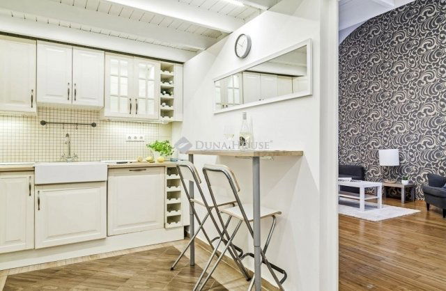 Eladó téglalakás, Budapesten, VII. kerületben 71.9 M Ft