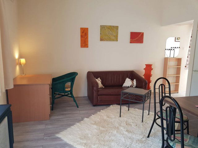 Kiadó téglalakás, albérlet, Pécsett 180 E Ft / hó, 2 szobás