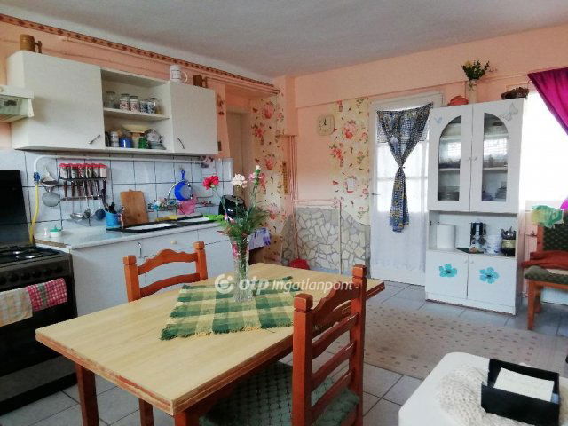 Eladó családi ház, Tiszafüreden 26.9 M Ft, 4 szobás