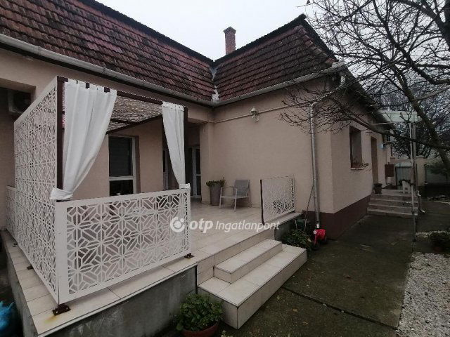Eladó családi ház, Hajdúböszörményen 92.9 M Ft, 4+1 szobás