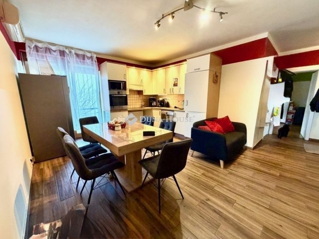 Eladó téglalakás, Dunakeszin 83.9 M Ft, 4 szobás