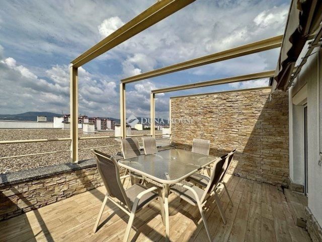 Eladó téglalakás, Pécsett 125 M Ft, 3 szobás