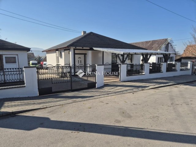 Eladó családi ház, Esztergomban 59.9 M Ft, 3 szobás