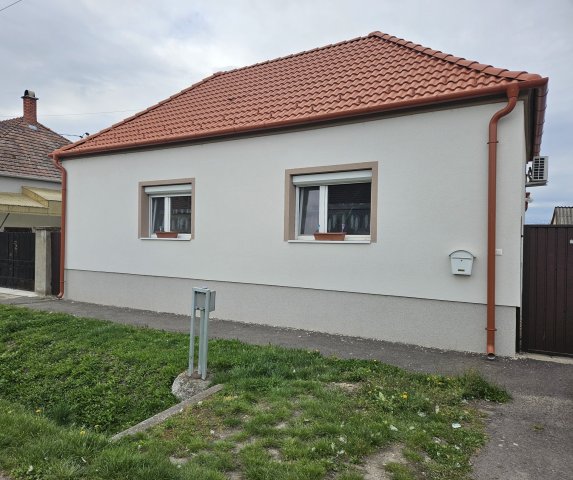 Eladó családi ház, Pápán 59.9 M Ft, 2+1 szobás