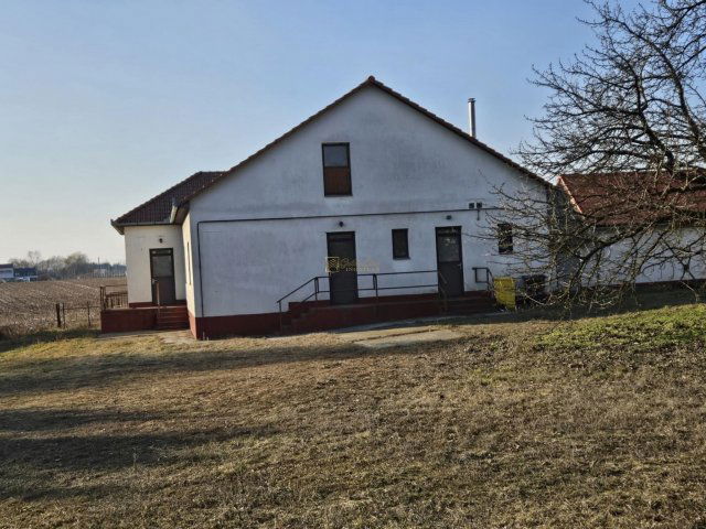 Kiadó ipari ingatlan, Nyíregyházán 190 E Ft / hó