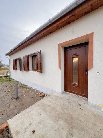 Eladó családi ház, Bicsérden 64.9 M Ft, 3 szobás