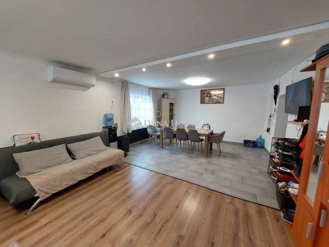 Eladó családi ház, Baján 31.99 M Ft, 2 szobás