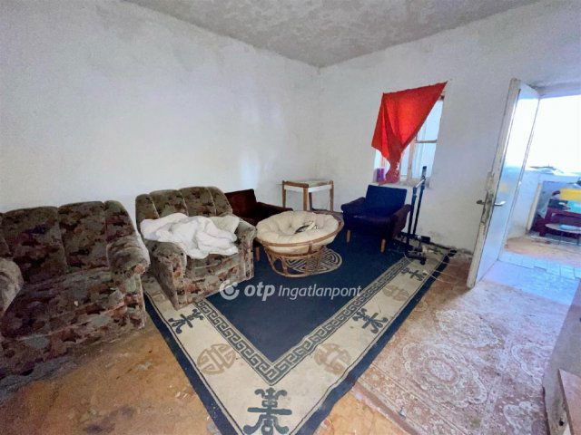 Eladó családi ház, Csongrádon 7 M Ft, 2 szobás