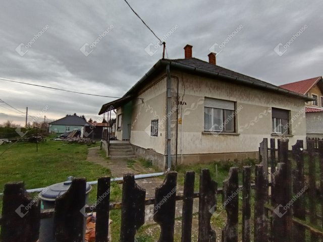 Eladó családi ház, Kadarkúton 21.9 M Ft, 4 szobás