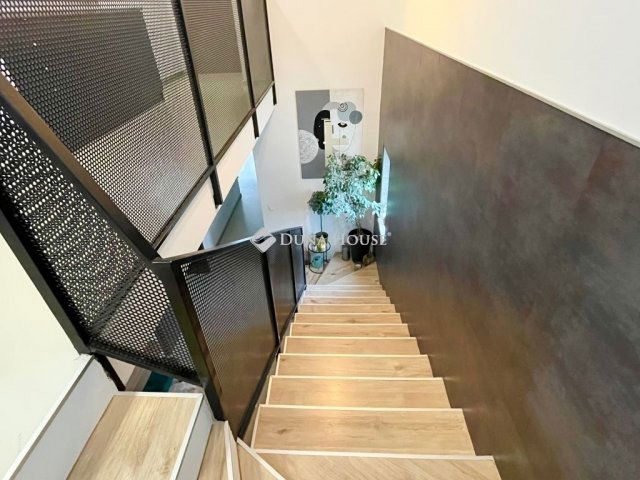 Eladó családi ház, Székesfehérvárott 199.99 M Ft, 5 szobás