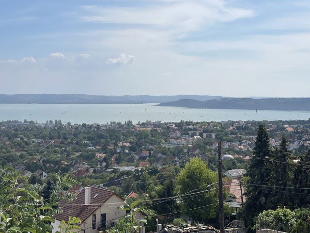 Eladó családi ház, Balatonfüreden 340 M Ft, 7 szobás