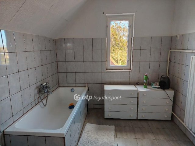 Eladó családi ház, Jászapátiban 31 M Ft, 4 szobás