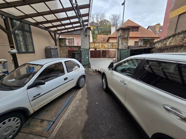 Eladó családi ház, Veszprémben 64.9 M Ft, 1 szobás