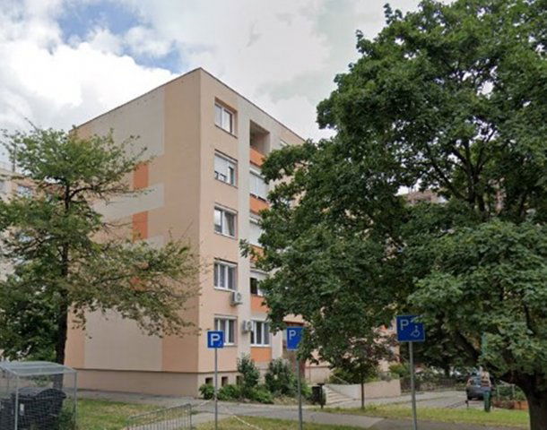 Eladó panellakás, Dunaújvárosban 20 M Ft, 2 szobás