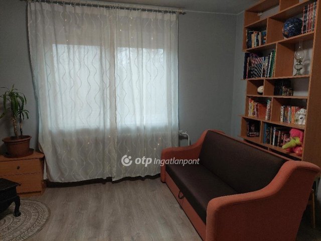 Eladó családi ház, Bakonyszentlászlón 75 M Ft, 3 szobás