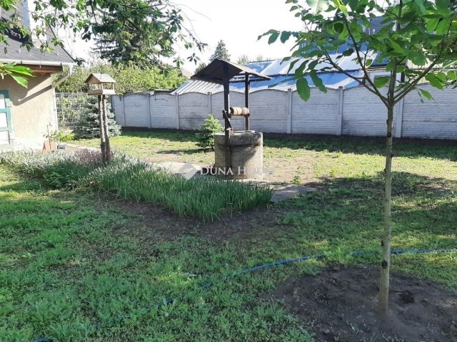 Eladó családi ház, Esztergomban 75 M Ft, 4 szobás