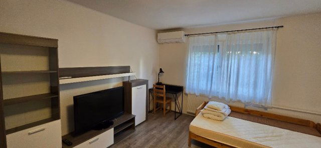 Kiadó téglalakás, albérlet, Pécsett 180 E Ft / hó, 2 szobás