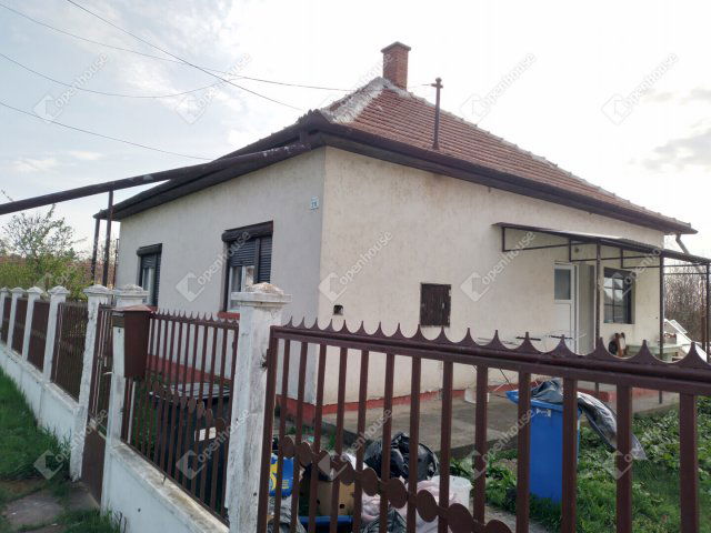 Eladó családi ház, Vésztőn 10.5 M Ft, 2 szobás