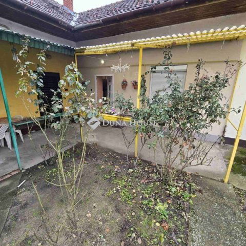 Eladó családi ház, Kecskeméten 22 M Ft, 1 szobás