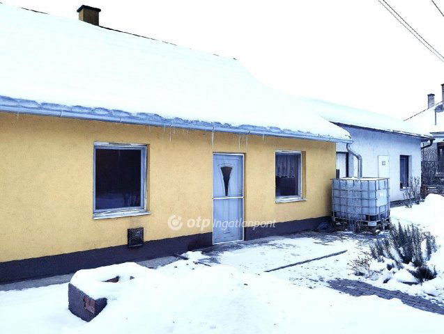 Eladó családi ház, Székesfehérvárott 55.5 M Ft, 1+1 szobás