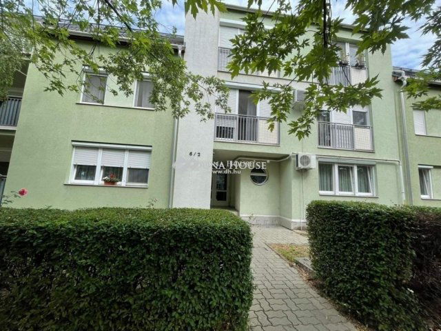 Eladó téglalakás, Szegeden 62 M Ft, 3 szobás