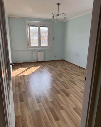 Eladó panellakás, Szegeden 73.99 M Ft, 3 szobás