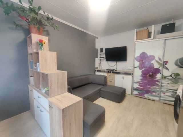 Eladó panellakás, Esztergomban 39.99 M Ft, 2 szobás