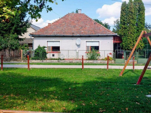 Eladó családi ház, Keszegen 36.5 M Ft, 2 szobás