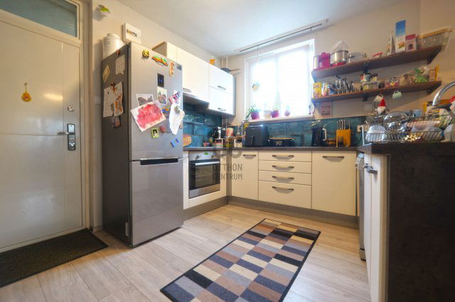 Eladó téglalakás, Budapesten, III. kerületben 81.9 M Ft