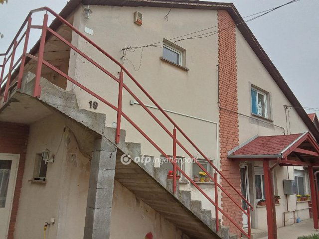 Eladó családi ház, Érden 109.9 M Ft, 6+1 szobás