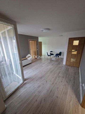 Kiadó téglalakás, albérlet, Pécsett 250 E Ft / hó, 3 szobás