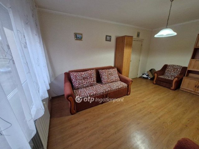 Eladó panellakás, Szekszárdon 33.9 M Ft, 2 szobás