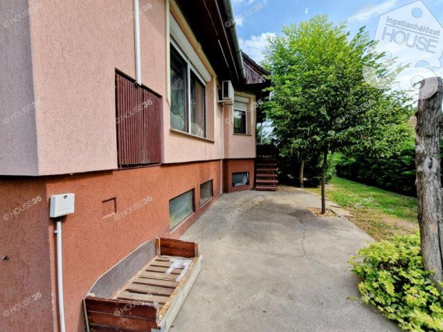Eladó családi ház, Kiskunfélegyházán 64.999 M Ft, 5 szobás
