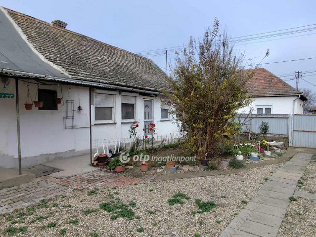 Eladó családi ház, Sióagárdon 26.9 M Ft, 2+2 szobás