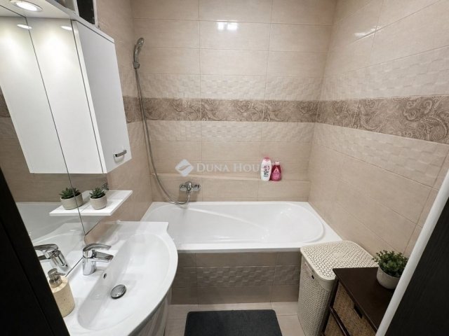 Eladó panellakás, Kecskeméten 51 M Ft, 2 szobás
