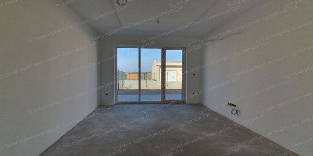 Eladó téglalakás, Győrújbaráton 66.5 M Ft, 4 szobás