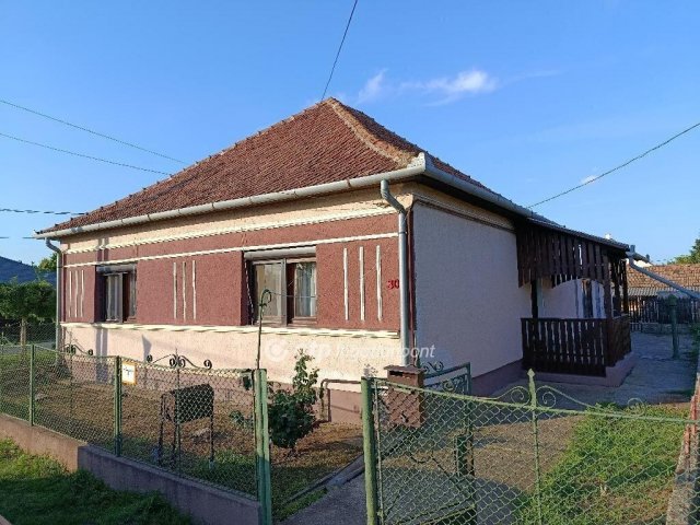 Eladó családi ház, Ebesen 59.99 M Ft, 3 szobás