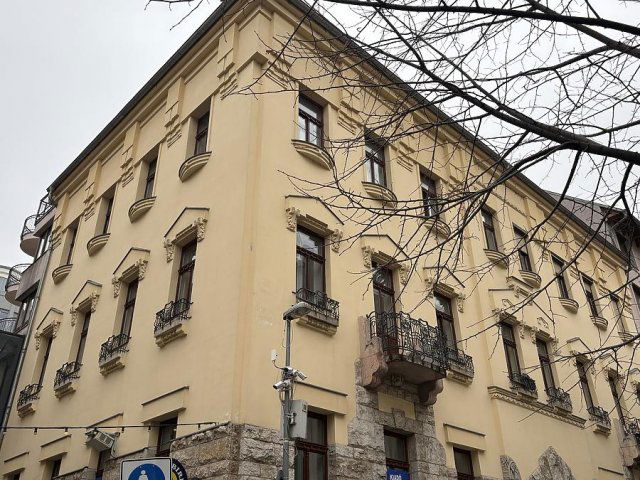 Eladó téglalakás, Budapesten, VII. kerületben, Holló utcában