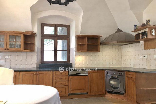 Eladó családi ház, Kőszegen 187 M Ft, 7+1 szobás