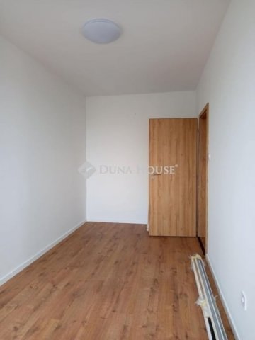 Eladó panellakás, Pécsett 54.9 M Ft, 2 szobás