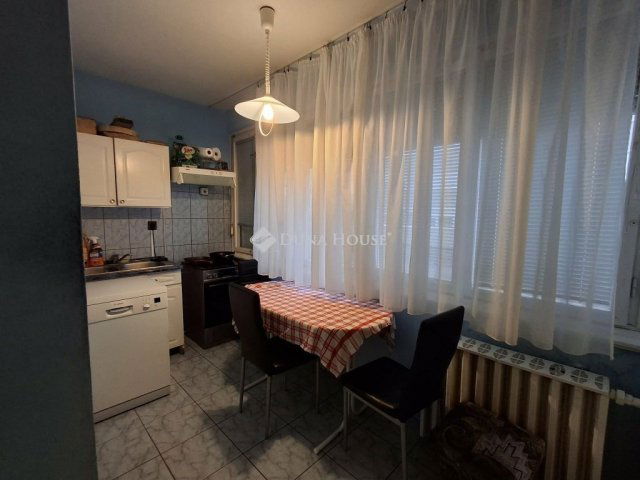 Eladó panellakás, Berettyóújfaluban 42.5 M Ft, 2 szobás