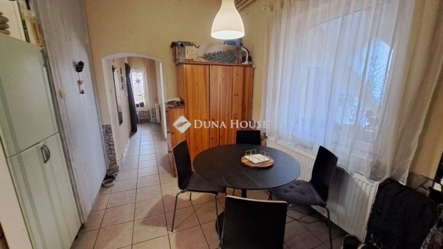 Eladó családi ház, Vecsésen 82.9 M Ft, 4 szobás