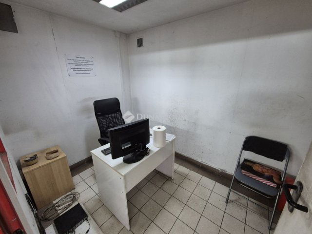 Eladó ipari ingatlan, Tatabányán, Győri úton 7.5 M Ft