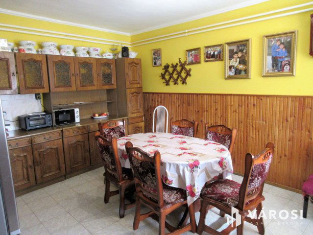 Eladó családi ház, Szentesen 63 M Ft, 6 szobás