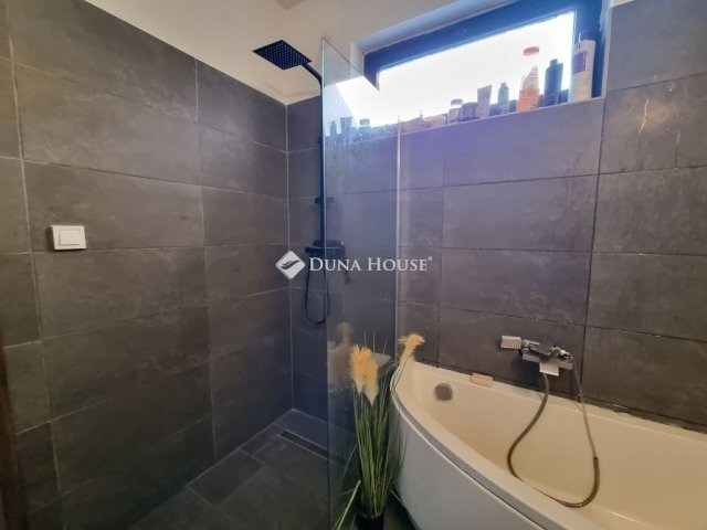 Eladó családi ház, Budaörsön 170 M Ft, 3 szobás